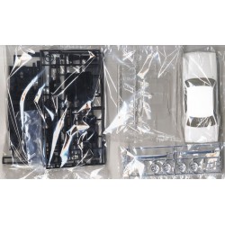 Macheta de asamblat 1/24 Nissan KPGC10 Skyline HT2000GT-R `71 2